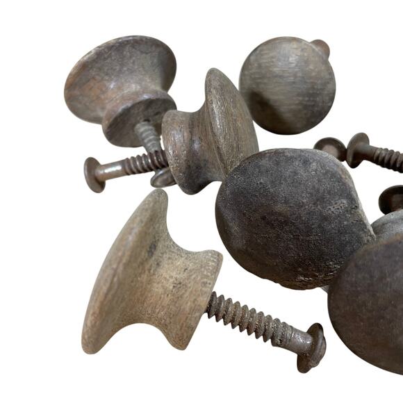 Vintage Set of 10 Wood Drawer / Door Pulls With Screws Working Condition - Picture 2 of 3